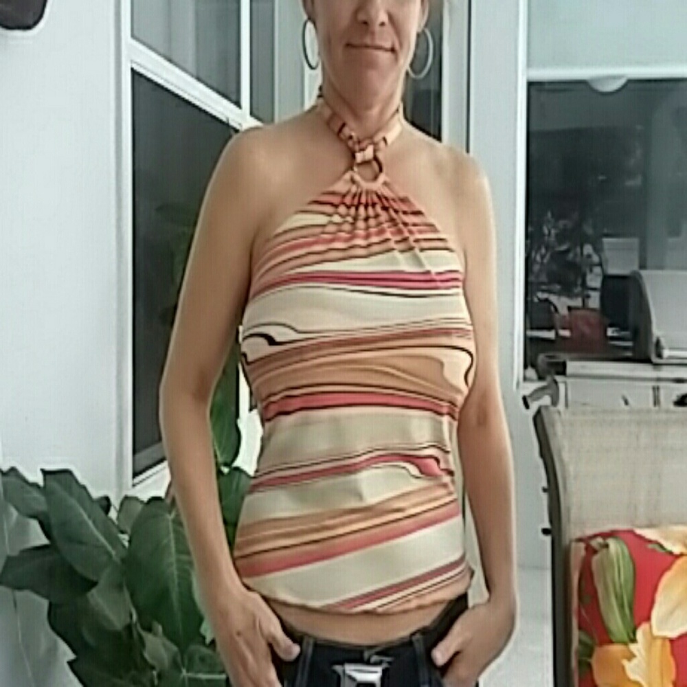 Adorable blouse, ties around neck, great club shir